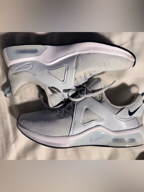 Nike Women’s Light Blue Airmax Bella’s